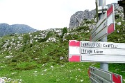 26 Imbocco a dx  in salita il sent. 'Anello dei Campelli' (variante 101) per Bocchetta dei Mughi 